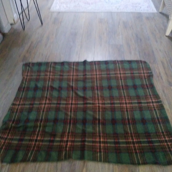 Green Plaid Throw or Blanket - Picture 2 of 2